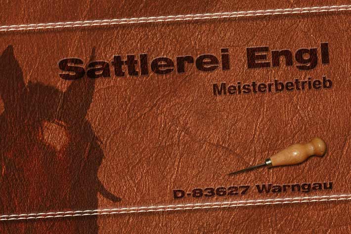 Treten Sie ein in die Sattlerei Engl